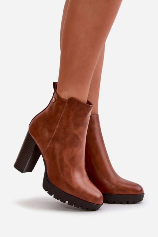 Stivali da donna riscaldati nel montante alto fissati al castello colore marrone Bioria Stivali da donna riscaldati nel montante alto fissati al castello colore marrone Bioria