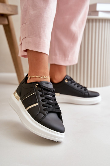 Alla moda Scarpe modello sneakers Femminile con una piattaforma in ecopelle colore nero Nevisase