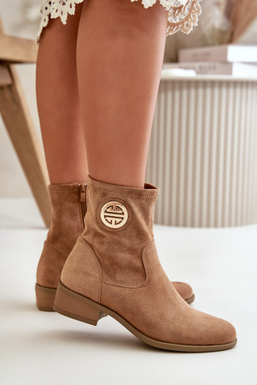 Stivali Da Donna Con Fibbia Al Castello Con Dettagli Decorati Realizzati In Eco Pelle Scamosciata Nel Colore Beige Lerioria 2