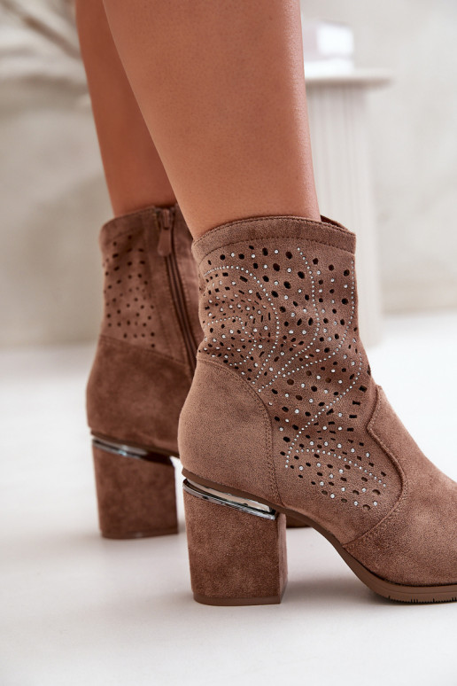 Decorato con elementi traforati Stivali da donna Z in ecopelle scamosciatau colore marrone S.Barski HY42-029