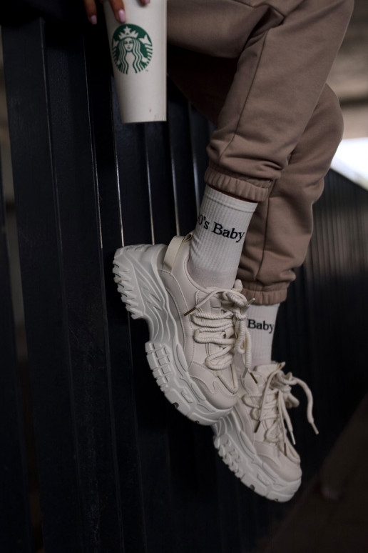 Scarpe modello sneakers da donna con suola massiccia alla moda in colore avorio Nevela Scarpe modello sneakers da donna con suola massiccia alla moda in colore avorio Nevela