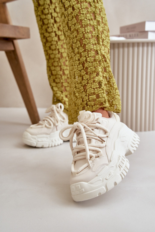 Scarpe modello sneakers da donna con suola massiccia alla moda in colore avorio Nevela Scarpe modello sneakers da donna con suola massiccia alla moda in colore avorio Nevela