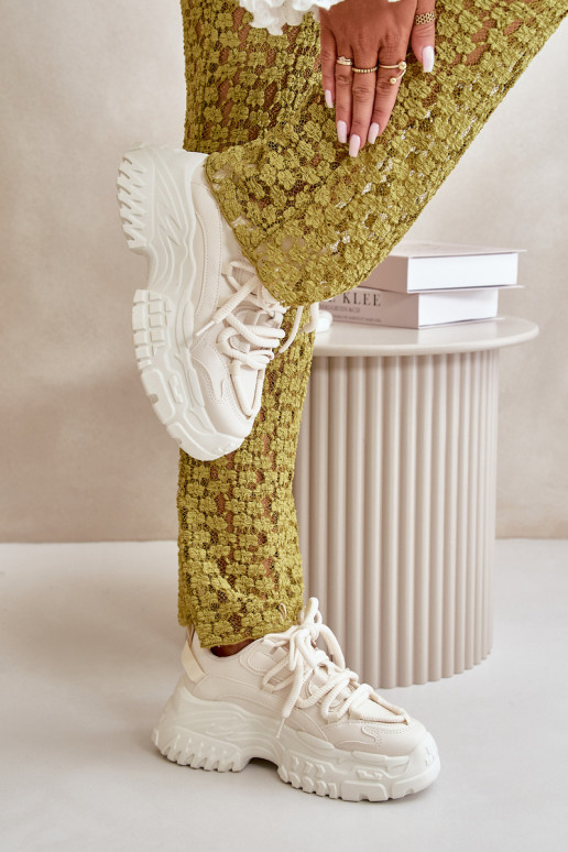 Scarpe modello sneakers da donna con suola massiccia alla moda in colore avorio Nevela Scarpe modello sneakers da donna con suola massiccia alla moda in colore avorio Nevela