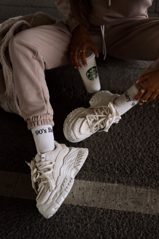 Scarpe modello sneakers da donna con suola massiccia alla moda in colore avorio Nevela Scarpe modello sneakers da donna con suola massiccia alla moda in colore avorio Nevela