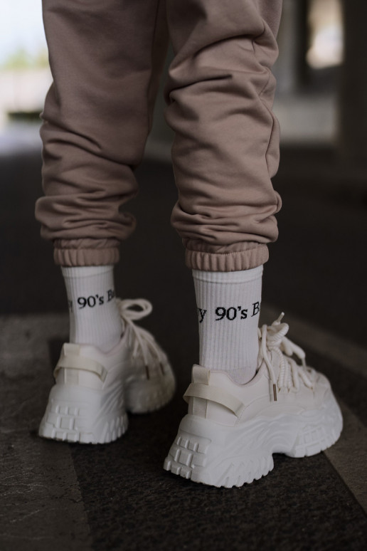 Scarpe modello sneakers da donna con suola massiccia alla moda in colore avorio Nevela Scarpe modello sneakers da donna con suola massiccia alla moda in colore avorio Nevela