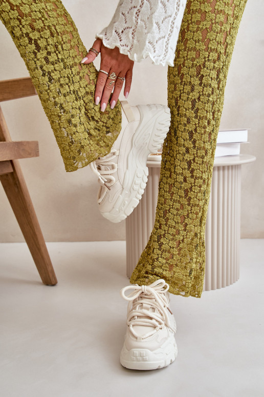 Scarpe modello sneakers da donna con suola massiccia alla moda in colore avorio Nevela Scarpe modello sneakers da donna con suola massiccia alla moda in colore avorio Nevela