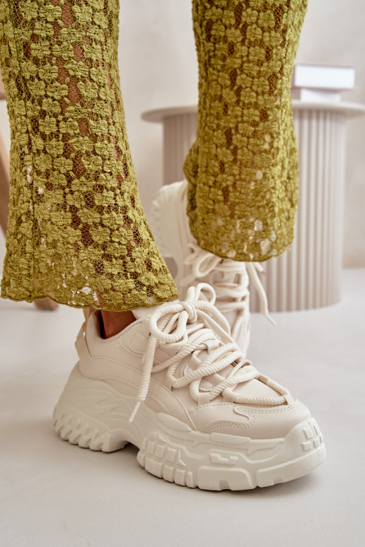 Scarpe modello sneakers da donna con suola massiccia alla moda in colore avorio Nevela Scarpe modello sneakers da donna con suola massiccia alla moda in colore avorio Nevela