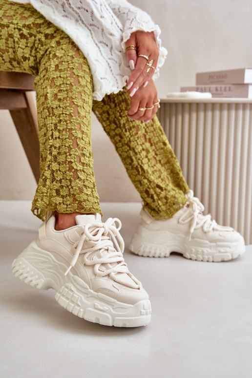 Scarpe modello sneakers da donna con suola massiccia alla moda in colore avorio Nevela Scarpe modello sneakers da donna con suola massiccia alla moda in colore avorio Nevela