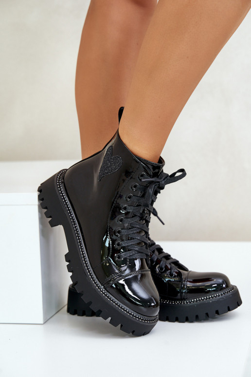 con effetto vernice Stivali da donna Al Castello Con decorazioni con i cuorim colore nero Obeena con effetto vernice Stivali da donna Al Castello Con decorazioni con i cuorim colore nero Obeena