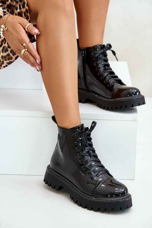 con effetto vernice Stivali da donna Al Castello Con decorazioni con i cuorim colore nero Obeena con effetto vernice Stivali da donna Al Castello Con decorazioni con i cuorim colore nero Obeena