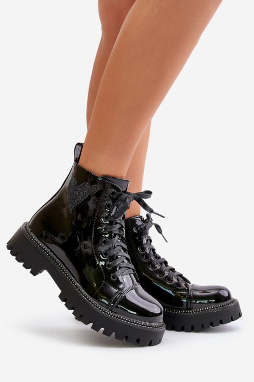 con effetto vernice Stivali da donna Al Castello Con decorazioni con i cuorim colore nero Obeena con effetto vernice Stivali da donna Al Castello Con decorazioni con i cuorim colore nero Obeena