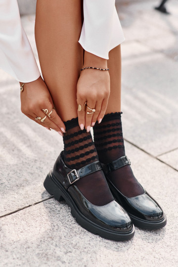 con effetto vernice scarpe Femminile con cinghie colore nero Vinceza 62179