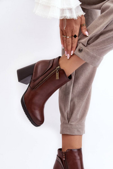 Stivali con tacco alto...