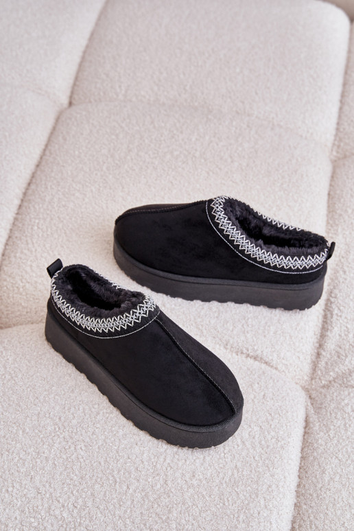 Stivali da neve Femminile con una piattaforma riscaldamento con pelliccia all interno colore nero Remenia Stivali da neve Femminile con una piattaforma riscaldamento con pelliccia all interno colore nero Remenia