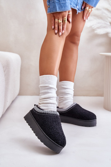 Stivali da neve Femminile con una piattaforma Z Haftem colore nero Tirissa