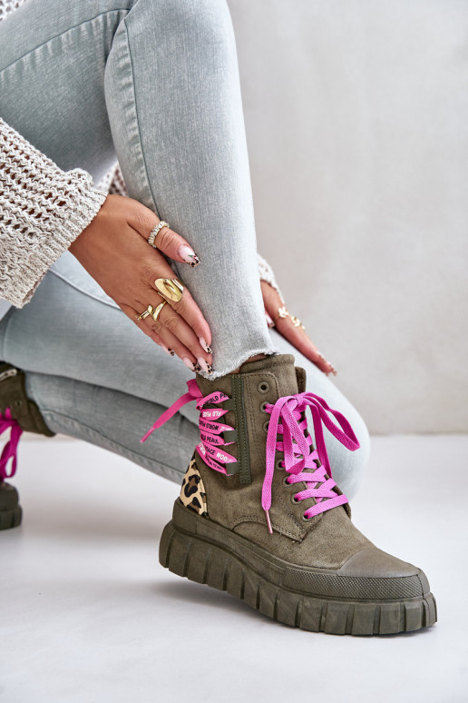 Stivali da donna con una piattaforma Con decorazioni Allacciaturam con motivi di pelliccia di leopardo colore verde Edidda Stivali da donna con una piattaforma Con decorazioni Allacciaturam con motivi di pelliccia di leopardo colore verde Edidda