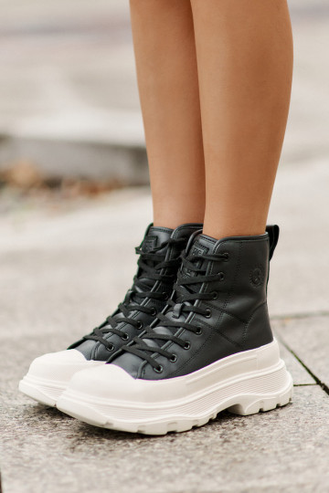 Scarpe casual isolate in pelle con plateau Big Star OO274A599 in nero 2