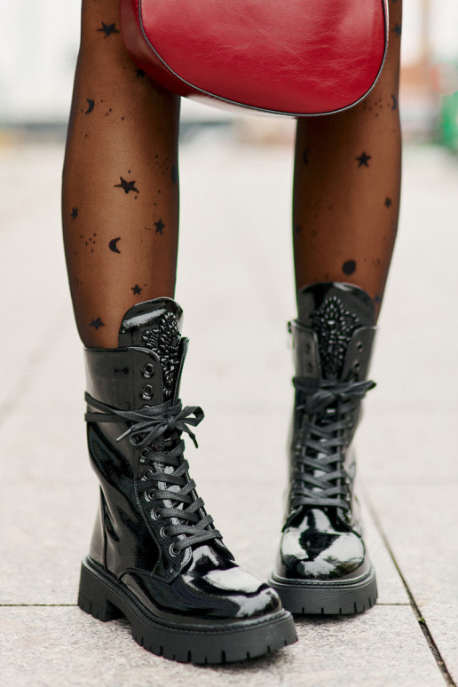 con effetto vernice riscaldamento Stivaletti da lavoro con ornamenti colore nero Kelilea con effetto vernice riscaldamento Stivaletti da lavoro con ornamenti colore nero Kelilea