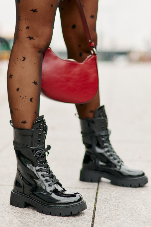 con effetto vernice riscaldamento Stivaletti da lavoro con ornamenti colore nero Kelilea con effetto vernice riscaldamento Stivaletti da lavoro con ornamenti colore nero Kelilea