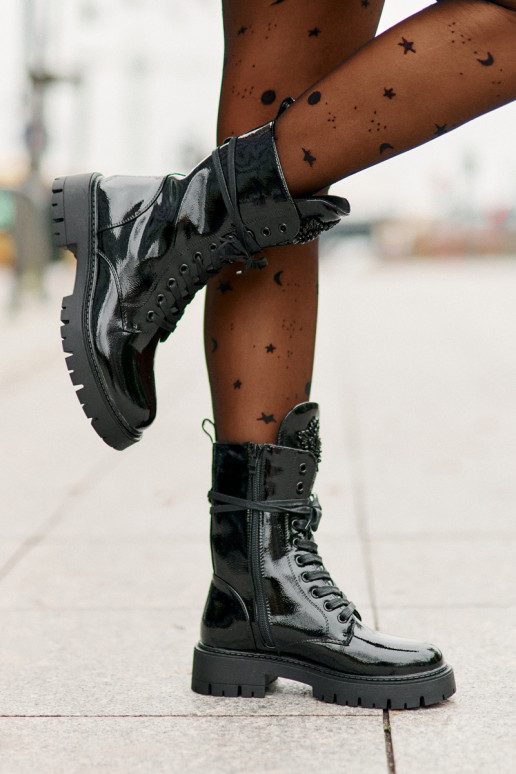 con effetto vernice riscaldamento Stivaletti da lavoro con ornamenti colore nero Kelilea con effetto vernice riscaldamento Stivaletti da lavoro con ornamenti colore nero Kelilea