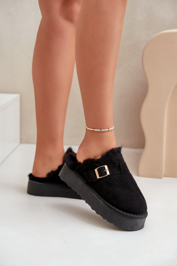 Pantofole Femminile Su una suola spessa con una pelliccia I con fibbie colore nero Linneola