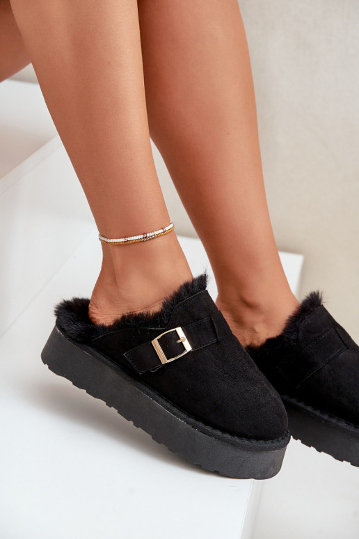 Pantofole Femminile Su una suola spessa con una pelliccia I con fibbie colore nero Linneola Pantofole Femminile Su una suola spessa con una pelliccia I con fibbie colore nero Linneola