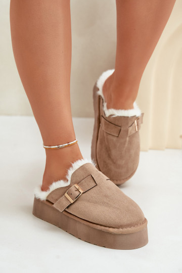 Pantofole Femminile Su una suola spessa con una pelliccia I con fibbie beige Linneola