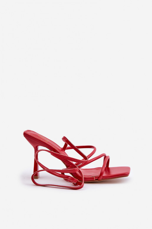 Sandali alla moda con tacchi sottili con strisce colore rosso Saredi Sandali alla moda con tacchi sottili con strisce colore rosso Saredi