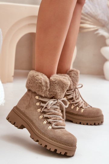 con lacci scarpe Femminile con una pelliccia beige Vaminia