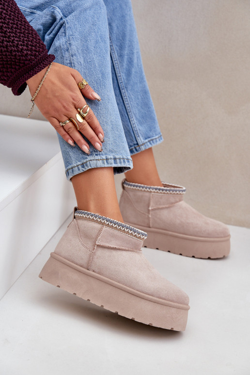 Stivali da neve con una piattaforma Con decorazioni Haftem colore avorio Heslania Stivali da neve con una piattaforma Con decorazioni Haftem colore avorio Heslania