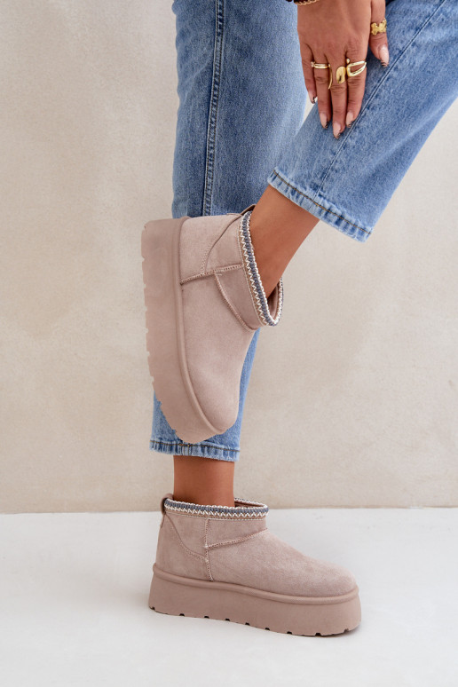 Stivali da neve con una piattaforma Con decorazioni Haftem colore avorio Heslania Stivali da neve con una piattaforma Con decorazioni Haftem colore avorio Heslania