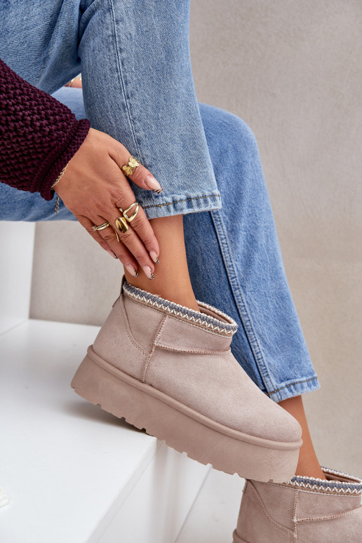 Stivali da neve con una piattaforma Con decorazioni Haftem colore avorio Heslania Stivali da neve con una piattaforma Con decorazioni Haftem colore avorio Heslania