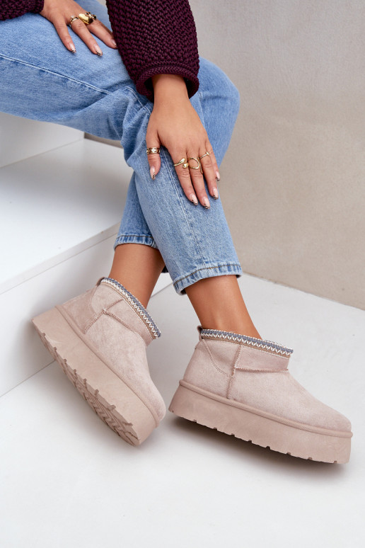 Stivali da neve con una piattaforma Con decorazioni Haftem colore avorio Heslania Stivali da neve con una piattaforma Con decorazioni Haftem colore avorio Heslania