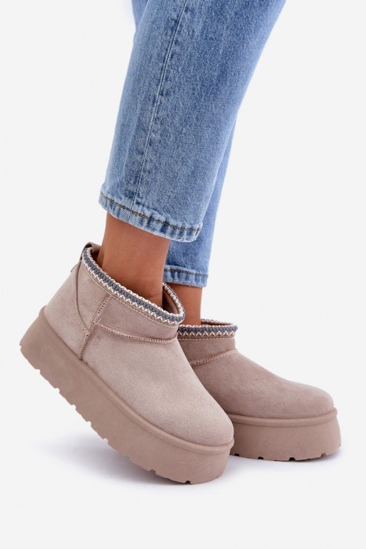 Stivali da neve con una piattaforma Con decorazioni Haftem colore avorio Heslania Stivali da neve con una piattaforma Con decorazioni Haftem colore avorio Heslania