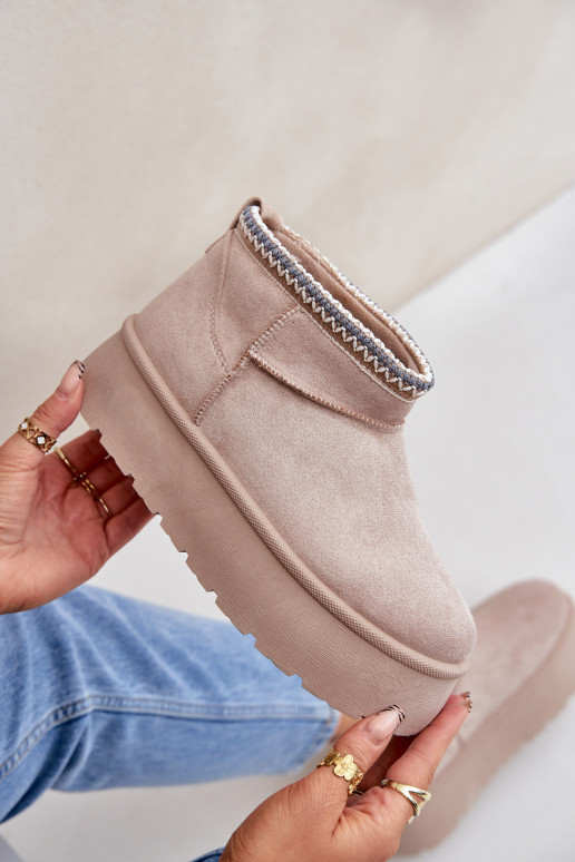 Stivali da neve con una piattaforma Con decorazioni Haftem colore avorio Heslania Stivali da neve con una piattaforma Con decorazioni Haftem colore avorio Heslania