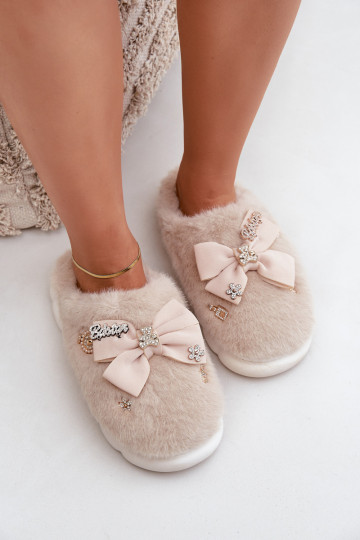Pantofole con pelliccia e fiocchi I Przypinkami color sabbia Annalira