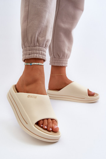Pantofole da donna con una piattaforma Big Star NN274A034 beige