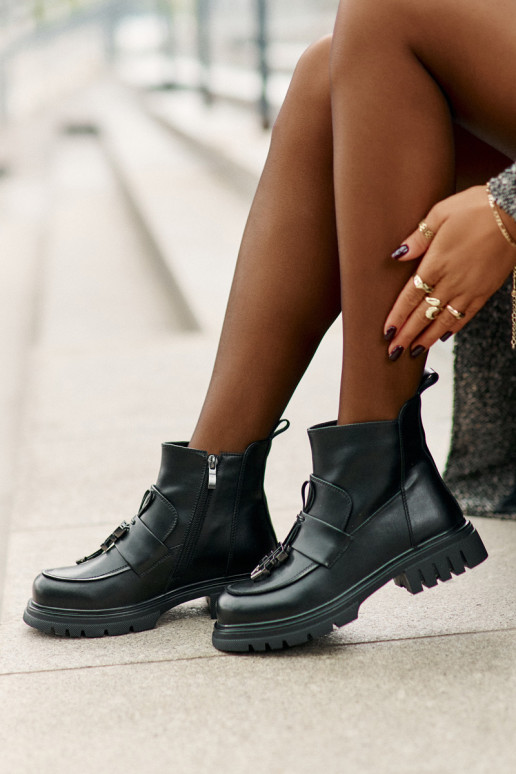 Stivaletti in pelle neri con... Stivaletti in pelle neri con...