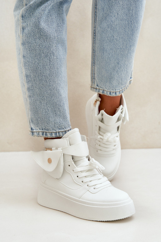Alto Scarpe modello sneakers con supplemento con una piattaforma Colore bianco Saramis Alto Scarpe modello sneakers con supplemento con una piattaforma Colore bianco Saramis