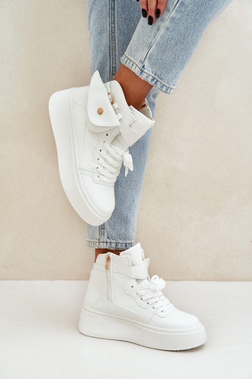 Alto Scarpe modello sneakers con supplemento con una piattaforma Colore bianco Saramis Alto Scarpe modello sneakers con supplemento con una piattaforma Colore bianco Saramis