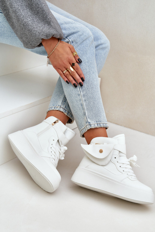 Alto Scarpe modello sneakers con supplemento con una piattaforma Colore bianco Saramis Alto Scarpe modello sneakers con supplemento con una piattaforma Colore bianco Saramis