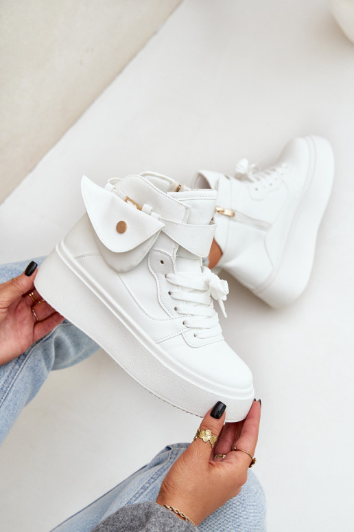Alto Scarpe modello sneakers con supplemento con una piattaforma Colore bianco Saramis Alto Scarpe modello sneakers con supplemento con una piattaforma Colore bianco Saramis