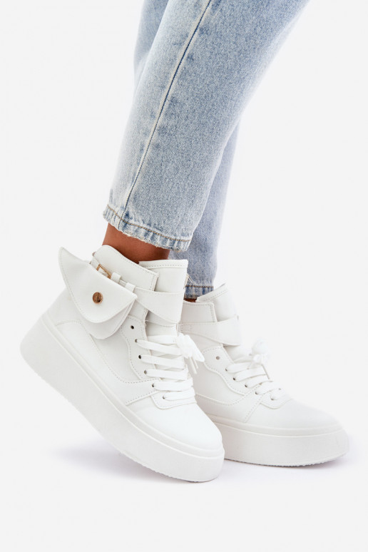 Alto Scarpe modello sneakers con supplemento con una piattaforma Colore bianco Saramis Alto Scarpe modello sneakers con supplemento con una piattaforma Colore bianco Saramis