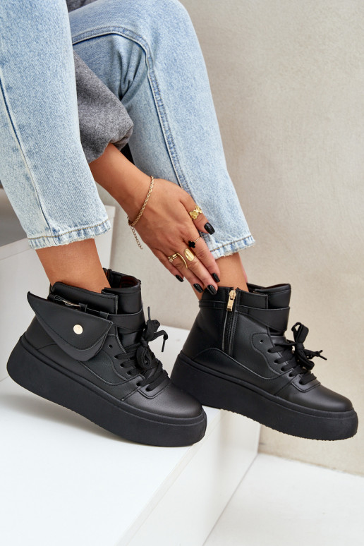 Alto Scarpe modello sneakers con supplemento con una piattaforma colore nero Saramis Alto Scarpe modello sneakers con supplemento con una piattaforma colore nero Saramis