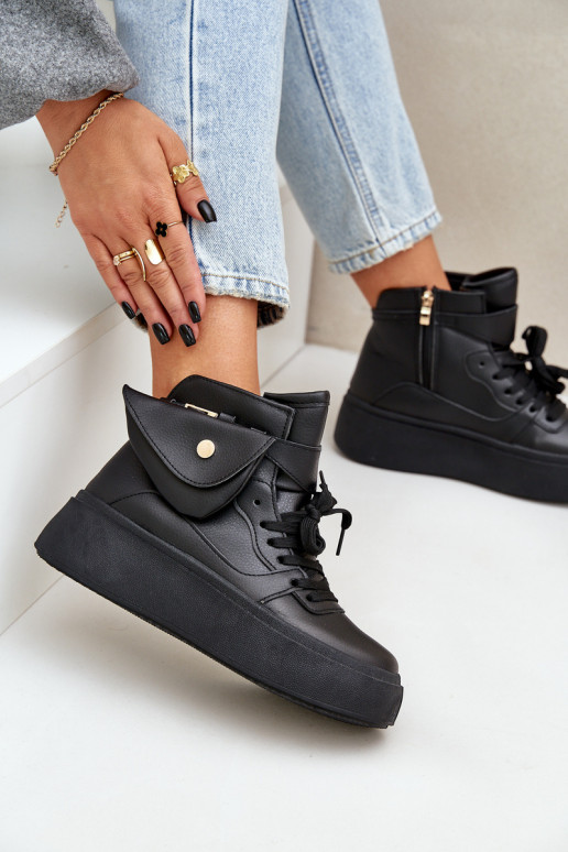 Alto Scarpe modello sneakers con supplemento con una piattaforma colore nero Saramis Alto Scarpe modello sneakers con supplemento con una piattaforma colore nero Saramis