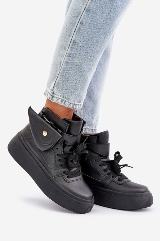 Alto Scarpe modello sneakers con supplemento con una piattaforma colore nero Saramis Alto Scarpe modello sneakers con supplemento con una piattaforma colore nero Saramis