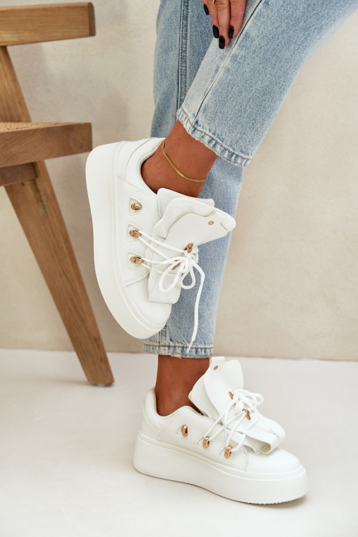 Scarpe modello sneakers Femminile con una piattaforma Colore bianco Dolistana Scarpe modello sneakers Femminile con una piattaforma Colore bianco Dolistana