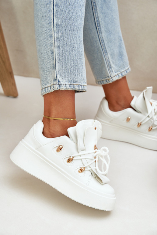 Scarpe modello sneakers Femminile con una piattaforma Colore bianco Dolistana Scarpe modello sneakers Femminile con una piattaforma Colore bianco Dolistana