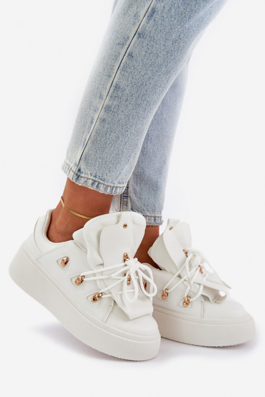 Scarpe modello sneakers Femminile con una piattaforma Colore bianco Dolistana Scarpe modello sneakers Femminile con una piattaforma Colore bianco Dolistana