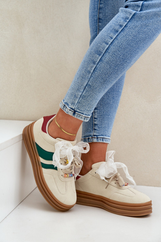 Scarpe modello sneakers Femminile Z Przypinkami beige Jariana Scarpe modello sneakers Femminile Z Przypinkami beige Jariana